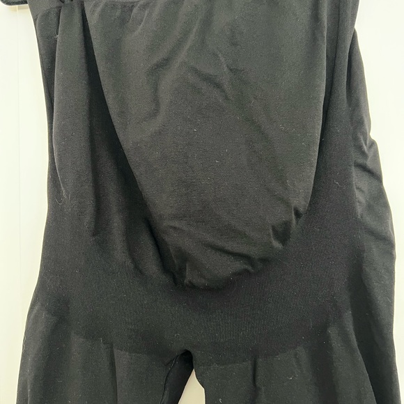 PREGGO LEGGINGS Size XL/2XL Black Stretch Capri Pants - Picture 5 of 5